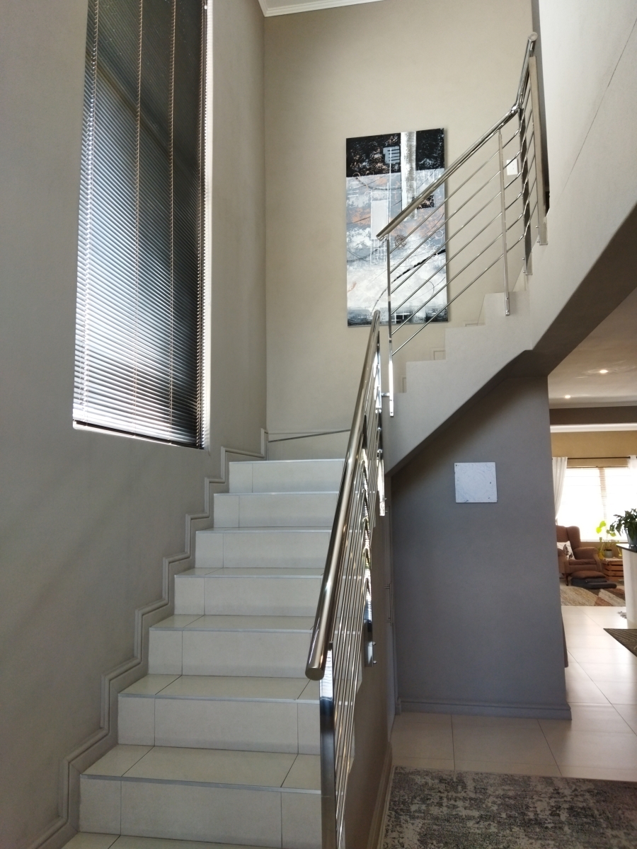 5 Bedroom Property for Sale in Parklands North Western Cape